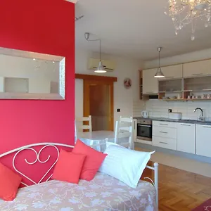  Apartment Augusta