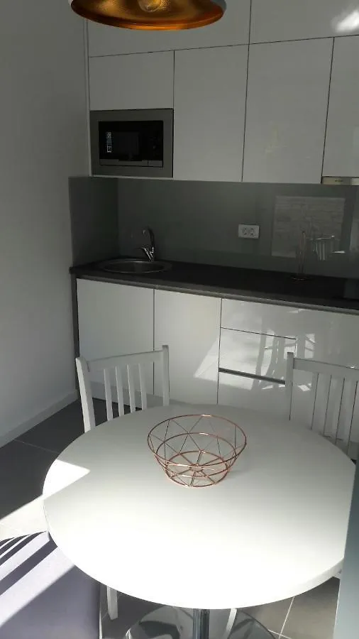 Apartmani Luce Zara 0*,